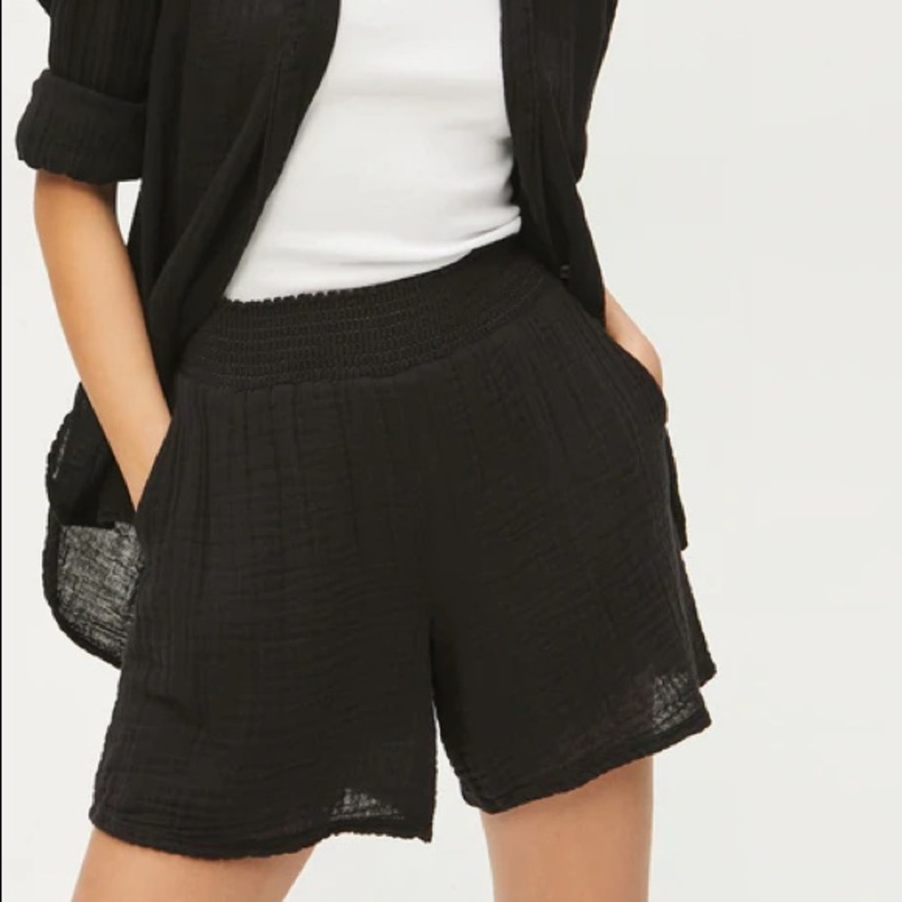 Sia Gauze Short In Black Size Small. Style Number  DGZ73.